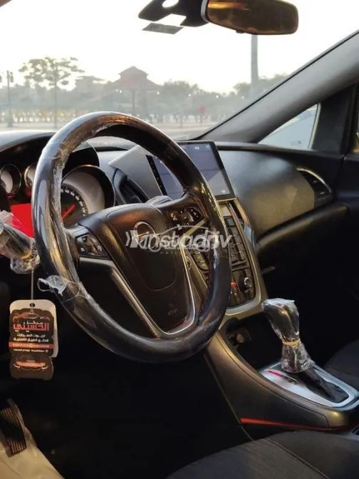 اوبل أسترا 2015 أسود مستعملة للبيع - 8