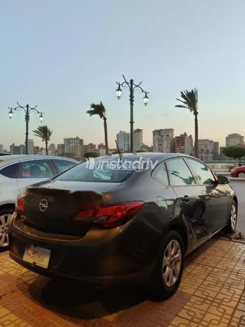 اوبل أسترا 2015 أسود مستعملة للبيع - 9