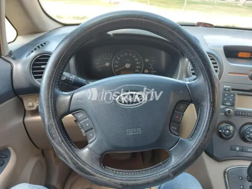 كيا كارينز 2012 أسود مستعملة للبيع - 1