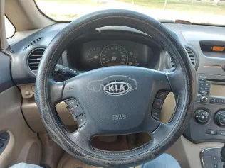 كيا كارينز 2012 أسود مستعملة للبيع