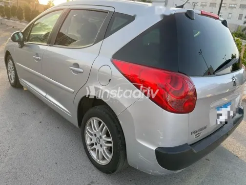 بيجو 207 2011 فضي مستعملة للبيع - 2