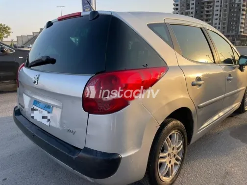بيجو 207 2011 فضي مستعملة للبيع - 4