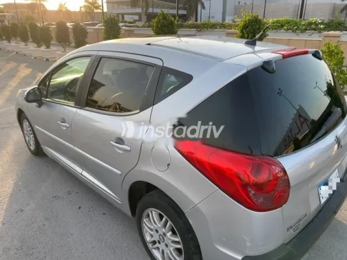 بيجو 207 2011 فضي مستعملة للبيع - 6