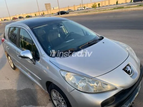 بيجو 207 2011 فضي مستعملة للبيع - 7