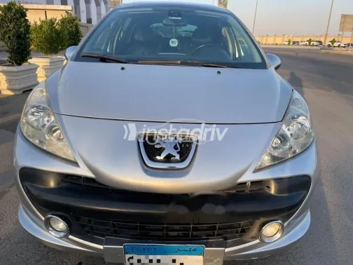 بيجو 207 2011 فضي مستعملة للبيع - 9