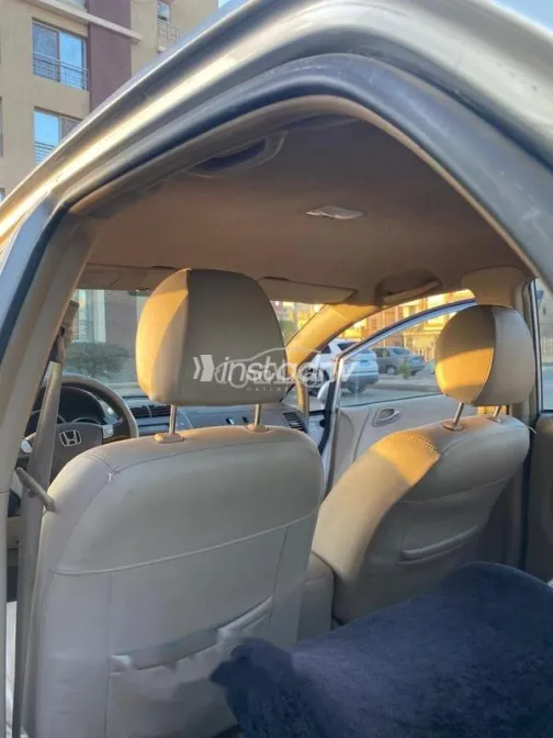 هوندا سيتى 2006 فضي مستعملة للبيع - 5