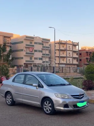 هوندا سيتى 2006 فضي مستعملة للبيع