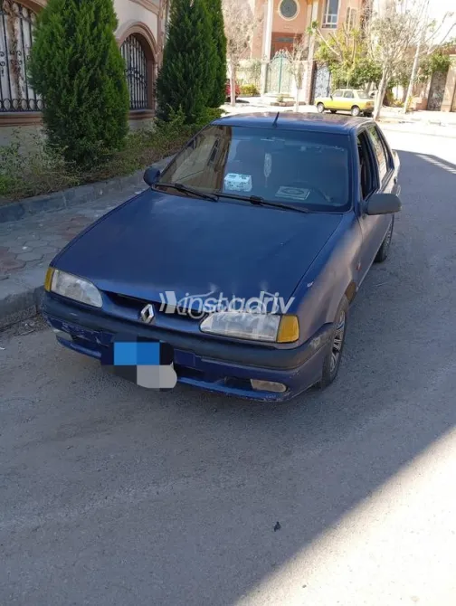 رينو 19 1999 أزرق مستعملة للبيع - 1