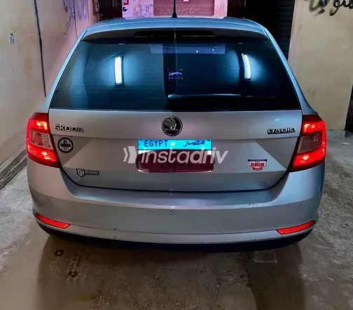 سكودا رابيد 2015 فضي مستعملة للبيع - 2