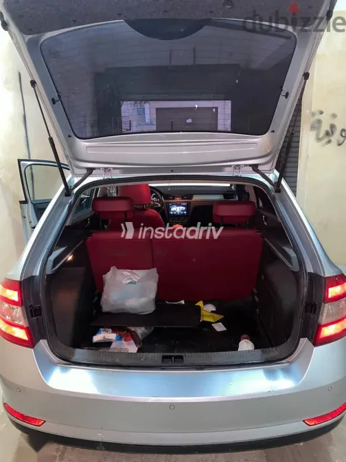 سكودا رابيد 2015 فضي مستعملة للبيع - 4