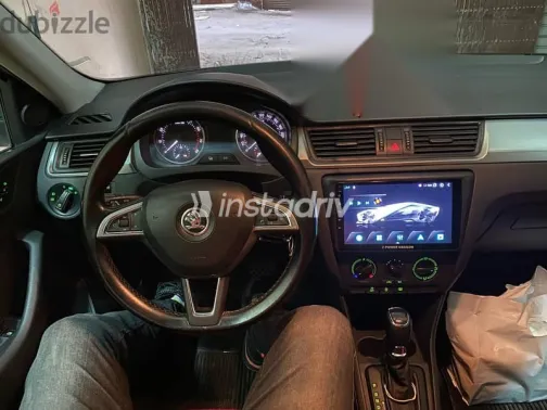 سكودا رابيد 2015 فضي مستعملة للبيع - 10