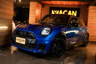 مينى كوبر 2025 أزرق غامق مستعملة للبيع