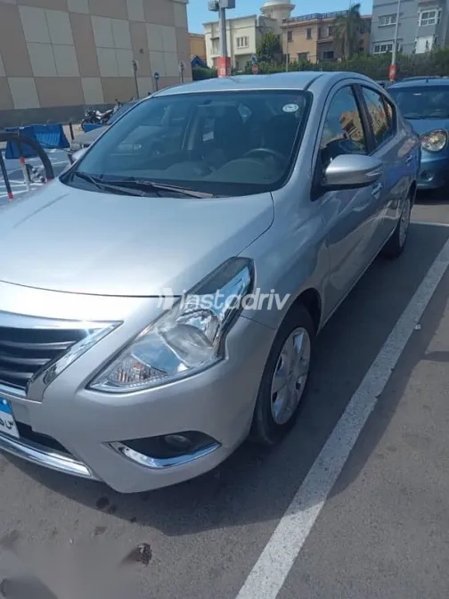 نيسان صنى 2023 فضي مستعملة للبيع - 4