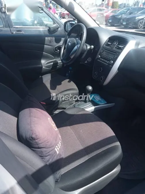 نيسان صنى 2023 فضي مستعملة للبيع - 5