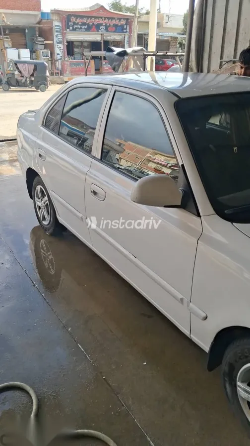 هيونداي فيرنا 2019 أبيض مستعملة للبيع - 3