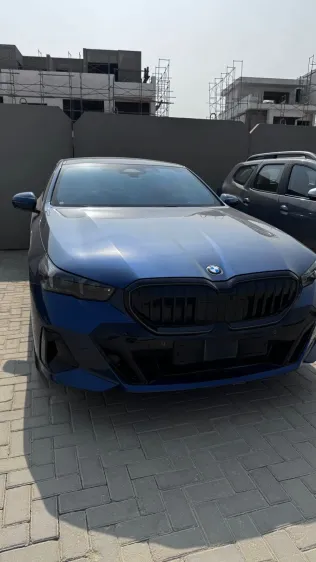 بي ام دبليو 520 2025 أبيض مستعملة للبيع