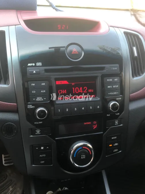 Kia Cerato 2010 White Used for Sale - 1