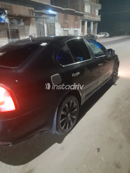 سكودا فانتازيا 2010 أبيض مستعملة للبيع - 7