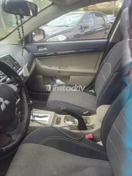 ميتسوبيشي لانسر 2015 أبيض مستعملة للبيع - 1