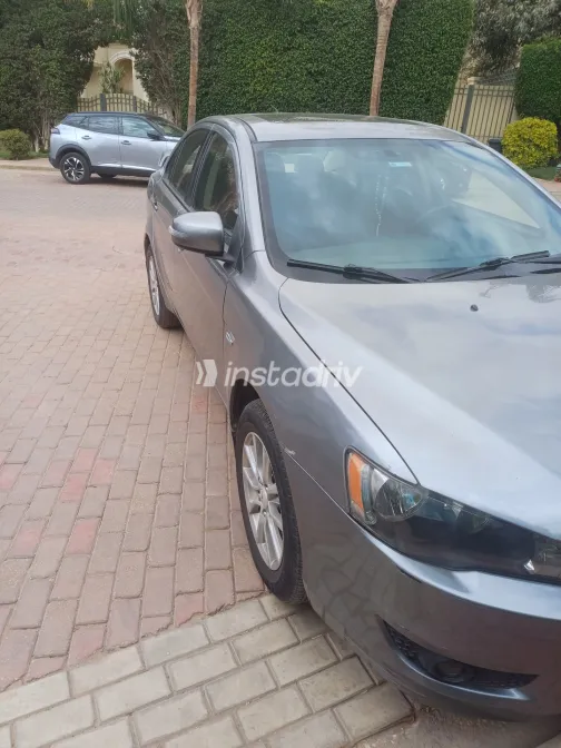 ميتسوبيشي لانسر 2015 أبيض مستعملة للبيع - 2