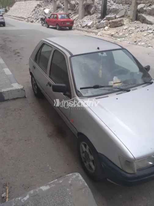 فورد فيستا 1996 فضي مستعملة للبيع - 1