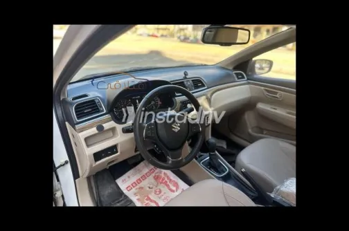 سوزوكى سياز 2023 أبيض مستعملة للبيع - 7