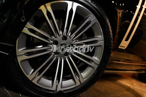 لاند روفر رنج روفر فوج 2024 أسود مستعملة للبيع - 5