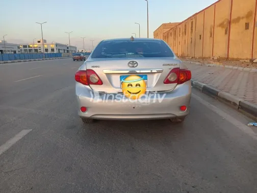 تويوتا كورولا 2008 فضي مستعملة للبيع - 2