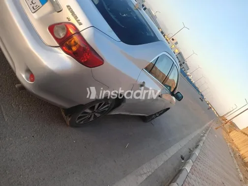 تويوتا كورولا 2008 فضي مستعملة للبيع - 8