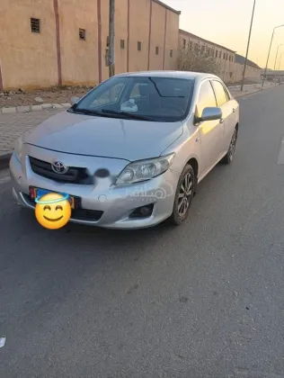 تويوتا كورولا 2008 فضي مستعملة للبيع