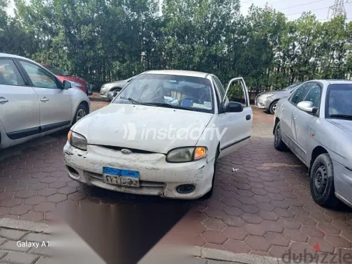 هيونداي اكسنت 1998 أبيض مستعملة للبيع - 1