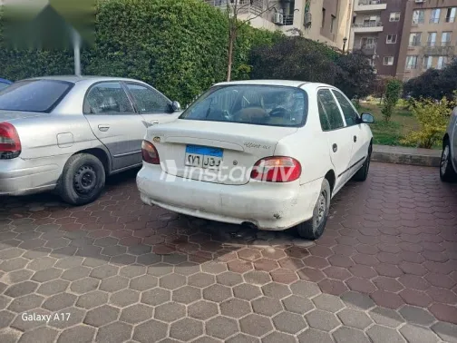 هيونداي اكسنت 1998 أبيض مستعملة للبيع - 2