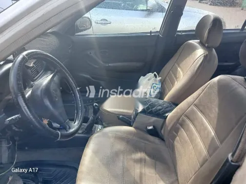 هيونداي اكسنت 1998 أبيض مستعملة للبيع - 3