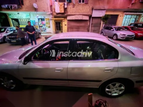 هيونداي إلنترا 2005 فضي مستعملة للبيع - 4