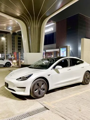 تسلا موديل 3 2019 أبيض مستعملة للبيع