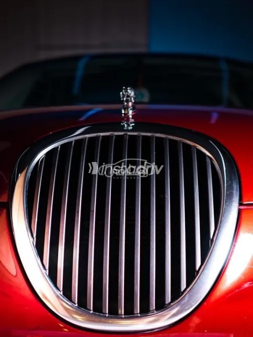 جاكوار س تيب 2001 أحمر غامق مستعملة للبيع - 1