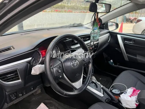 تويوتا كورولا 2015 بترولي مستعملة للبيع - 1