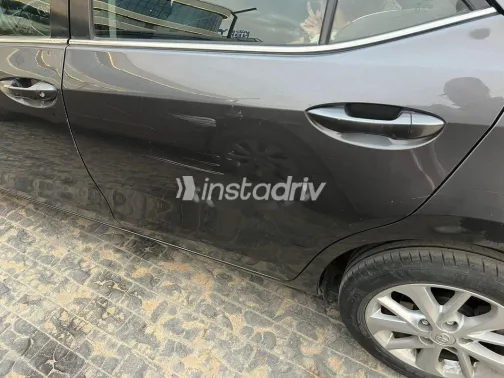 تويوتا كورولا 2015 بترولي مستعملة للبيع - 3