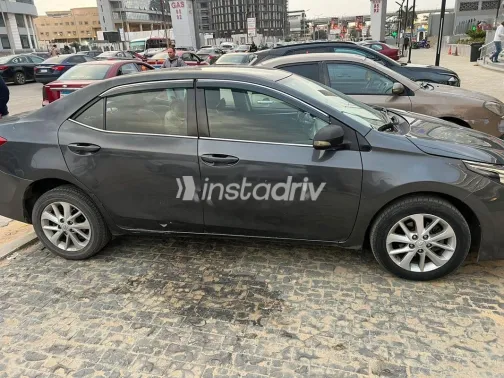 تويوتا كورولا 2015 بترولي مستعملة للبيع - 8