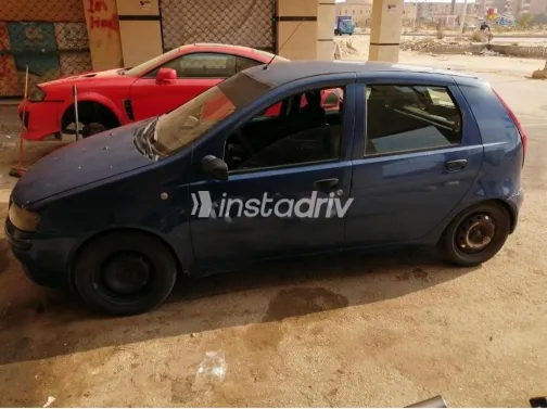 فيات بونتو 2001 أزرق غامق مستعملة للبيع - 1