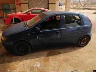 فيات بونتو 2001 أزرق غامق مستعملة للبيع