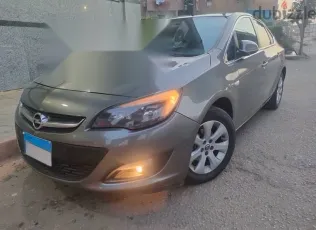 اوبل أسترا 2020 رمادي مستعملة للبيع