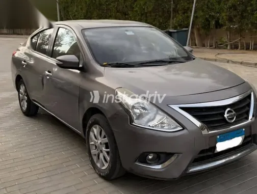 نيسان صنى 2022 ذهبي مستعملة للبيع - 2