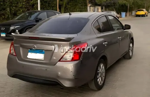 نيسان صنى 2022 ذهبي مستعملة للبيع - 4