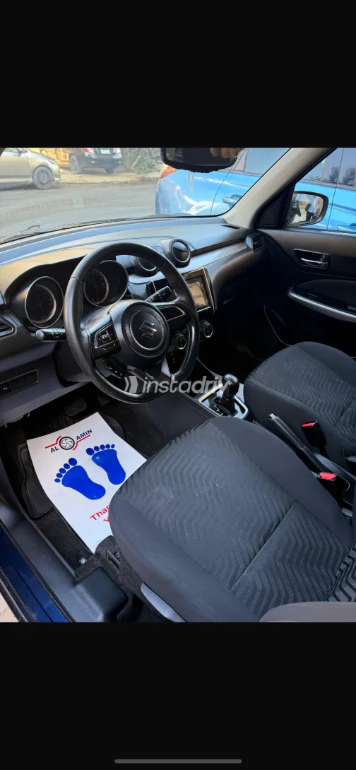 Suzuki Swift 2022 White Used for Sale - 2