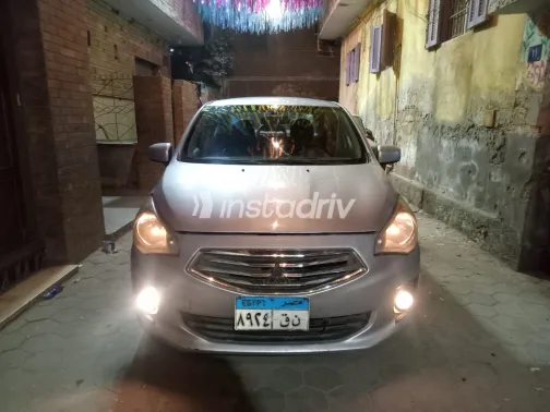 ميتسوبيشي اتراج 2015 أبيض مستعملة للبيع - 2