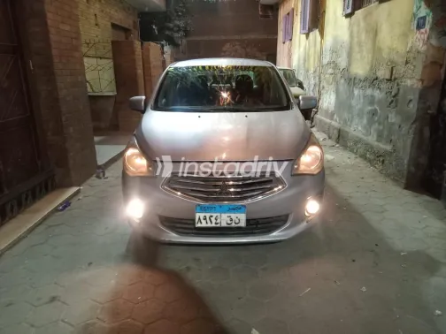 ميتسوبيشي اتراج 2015 أبيض مستعملة للبيع - 3