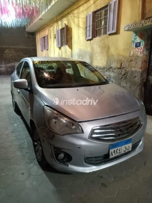 ميتسوبيشي اتراج 2015 أبيض مستعملة للبيع - 4