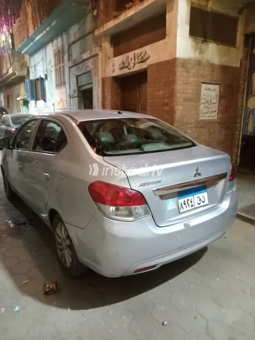 ميتسوبيشي اتراج 2015 أبيض مستعملة للبيع - 5