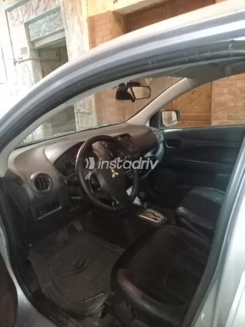 ميتسوبيشي اتراج 2015 أبيض مستعملة للبيع - 7